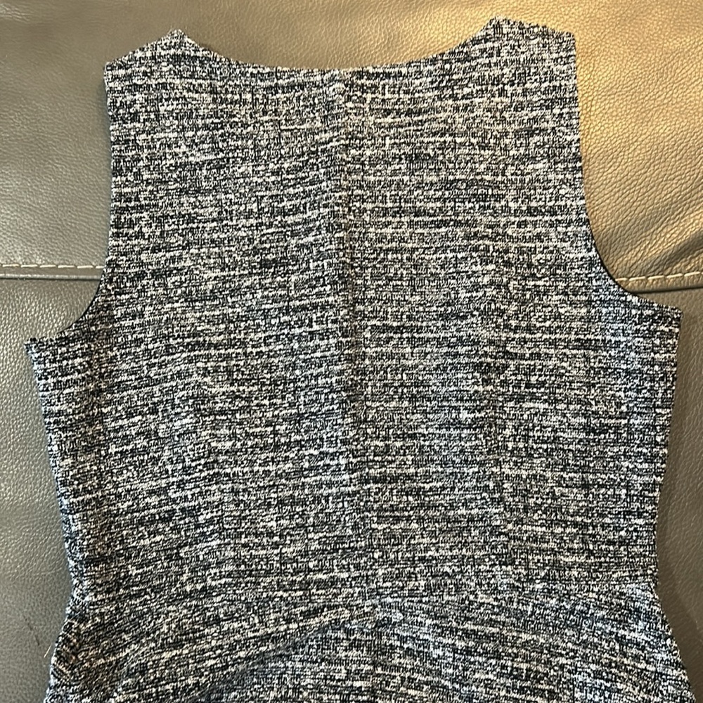 Banana Republic Gray, black&silver Sleeveless Dress Fit &flare w/pockets Size 4. - Picture 4 of 5